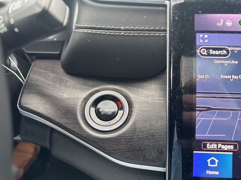 Used 2024 Jeep Grand Cherokee L Limited w/ Luxury Tech Group II image 18