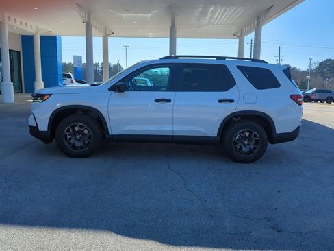 New 2025 Honda Pilot TrailSport image 8