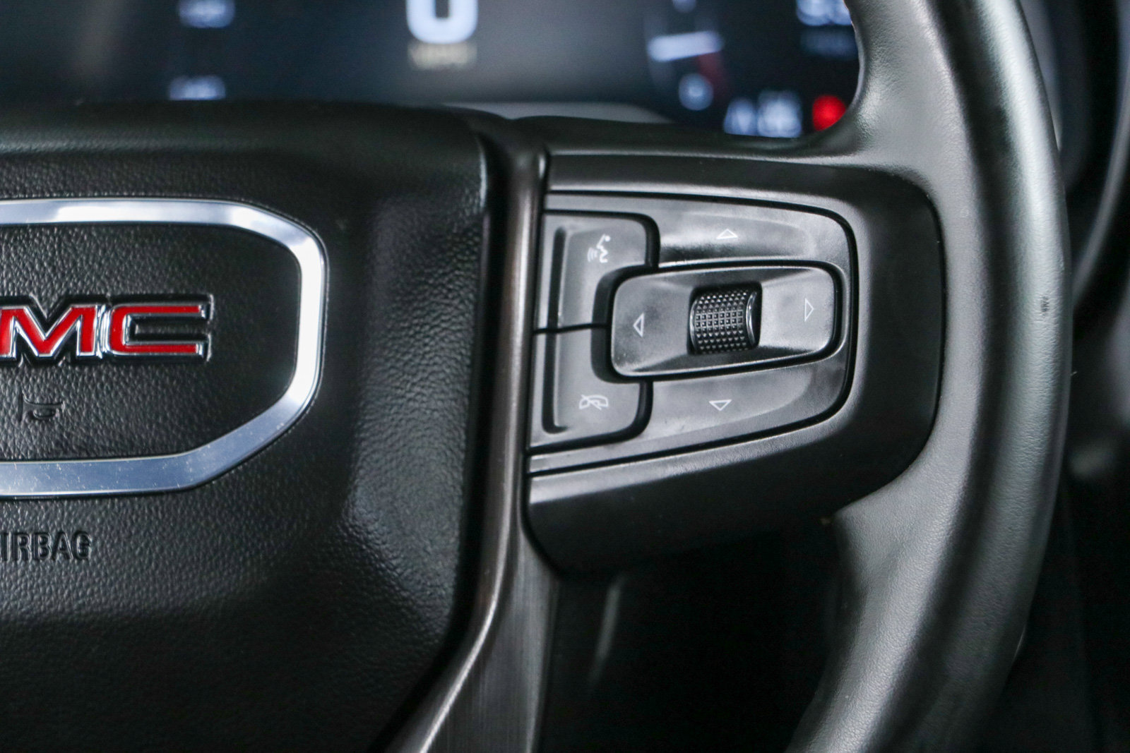 Used 2024 GMC Yukon AT4 w/ Technology Package AWD/4WD image 15