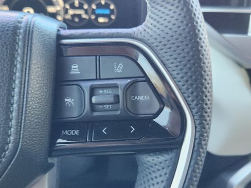 Used 2025 Toyota Sequoia Capstone AWD/4WD image 35