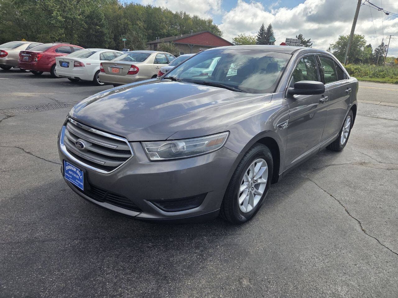 Used 2013 Ford Taurus SE FWD image 2