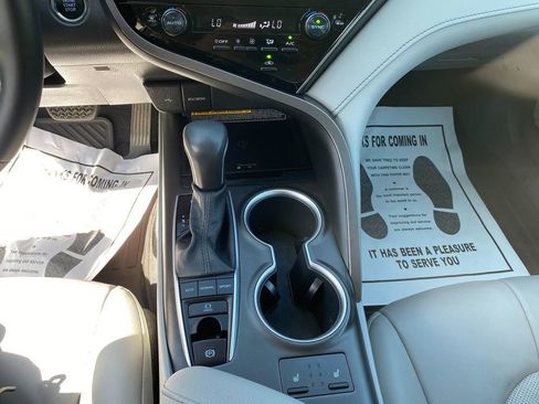 Used 2021 Toyota Camry XLE image 22