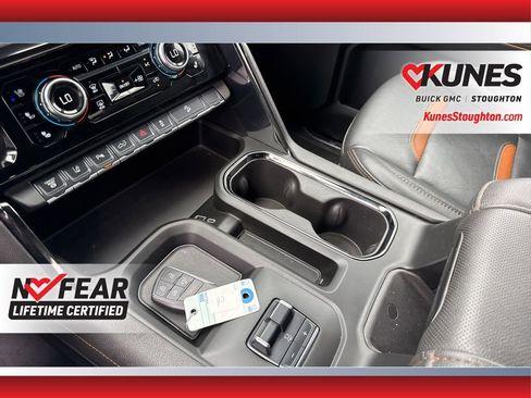 Used 2025 GMC Sierra 2500 AT4 image 39