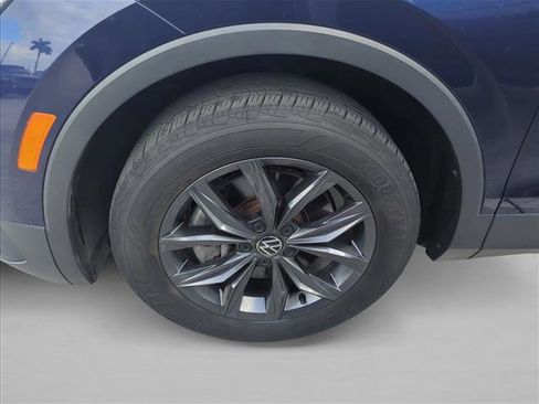 Used 2023 Volkswagen Tiguan SE w/ Panoramic Sunroof Package image 24