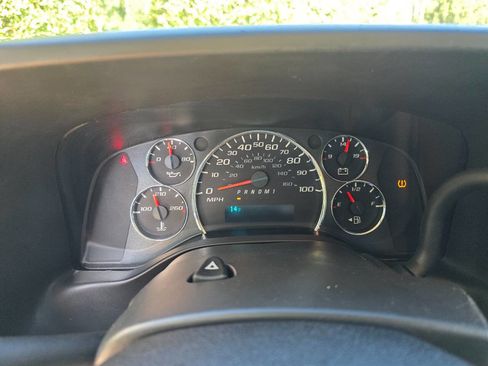 Used 2018 Chevrolet Express 2500 w/ Driver Convenience Package image 15