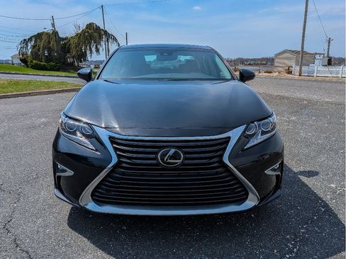 Used 2017 Lexus ES 350 w/ Luxury Package FWD image 2
