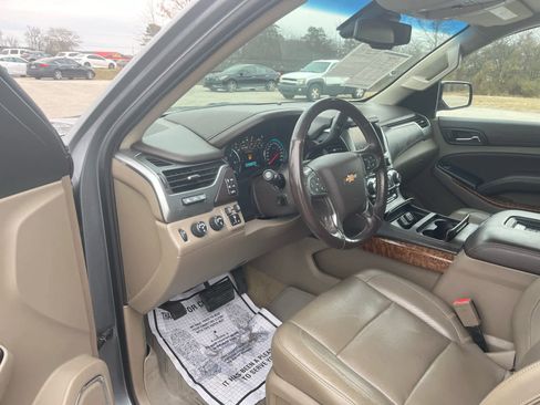 Used 2018 Chevrolet Suburban Premier image 12