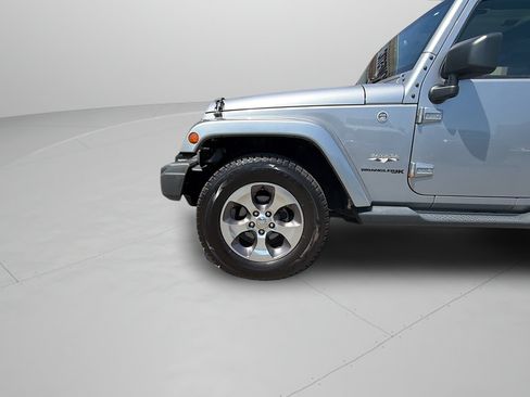Used 2018 Jeep Wrangler Sahara w/ Connectivity Group AWD/4WD image 34