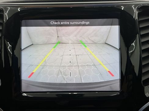 Used 2019 Jeep Cherokee Limited AWD/4WD image 34