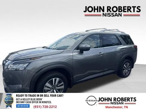 Used 2023 Nissan Pathfinder SL AWD/4WD image 2