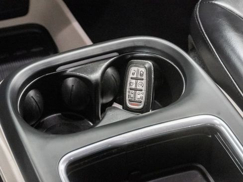 Used 2023 Chrysler Pacifica Touring-L FWD image 21