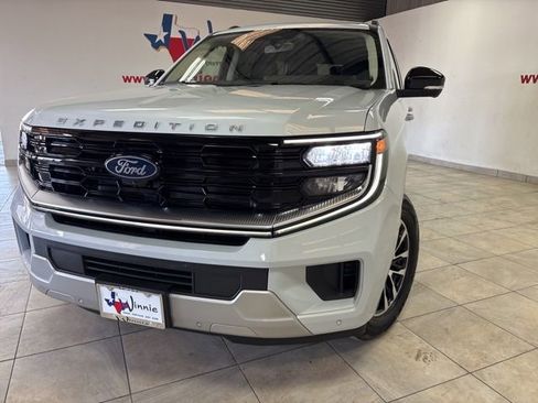 Used 2025 Ford Expedition Platinum AWD/4WD image 27