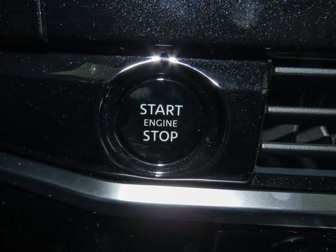 New 2025 Nissan Pathfinder SV w/ Black Appearance Package image 21