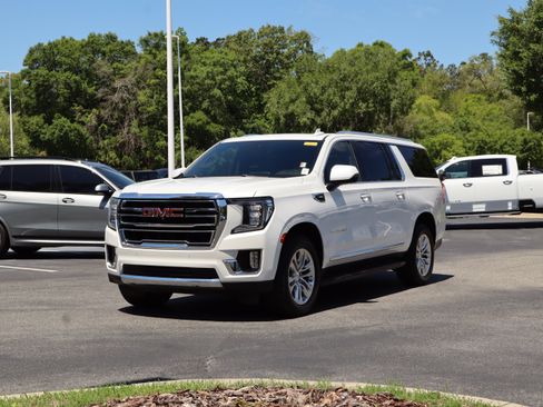 Used 2023 GMC Yukon XL SLT w/ SLT Premium Package AWD/4WD image 5