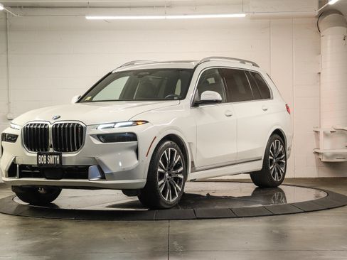 Used 2024 BMW X7 xDrive40i w/ Executive Package AWD/4WD image 3
