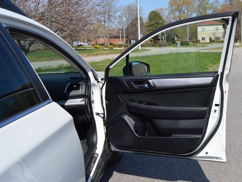 Used 2019 Subaru Outback 2.5i Premium image 21