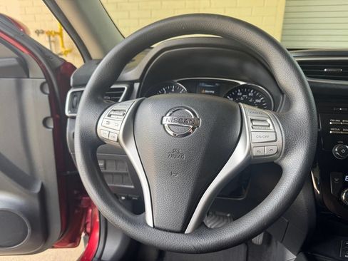 Used 2016 Nissan Rogue SV FWD image 12