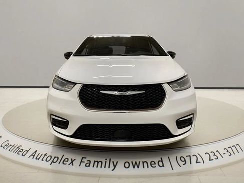 Used 2026 Chrysler Pacifica Limited FWD image 8
