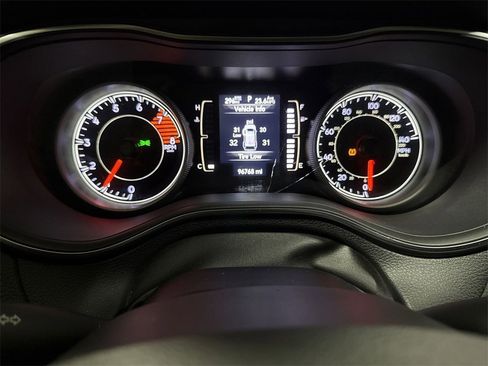 Used 2019 Jeep Cherokee Latitude w/ Popular Appearance Group image 11