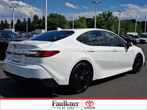 Used 2025 Toyota Camry SE FWD image 6