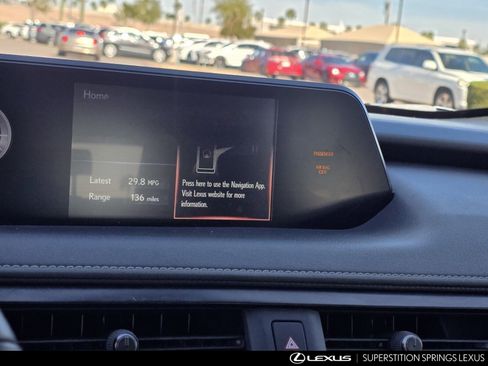 Certified 2022 Lexus UX 200 w/ Accessory Package (Z2) image 17