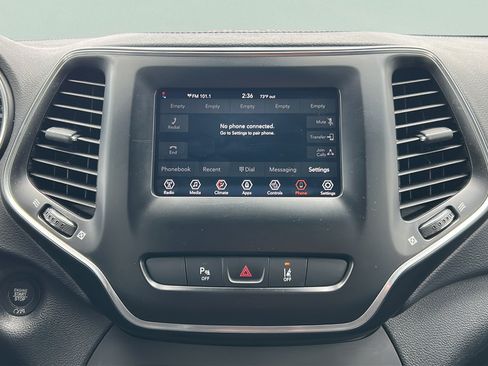 Used 2021 Jeep Cherokee Latitude Plus FWD image 19