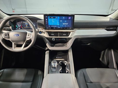 Used 2025 Ford Explorer Active w/ Active Comfort Package AWD/4WD image 10