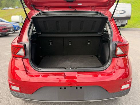 Used 2023 Hyundai Venue Limited FWD image 15