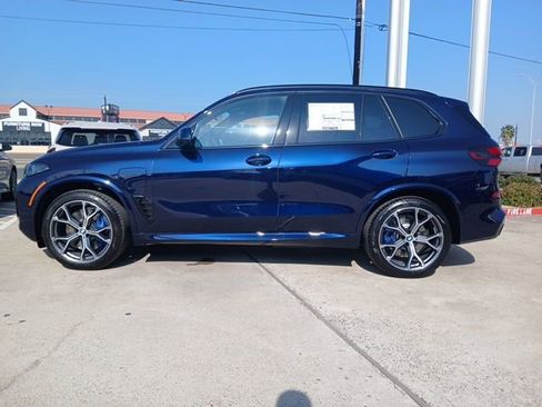 New 2026 BMW X5 xDrive50e w/ M Sport Package AWD/4WD image 7