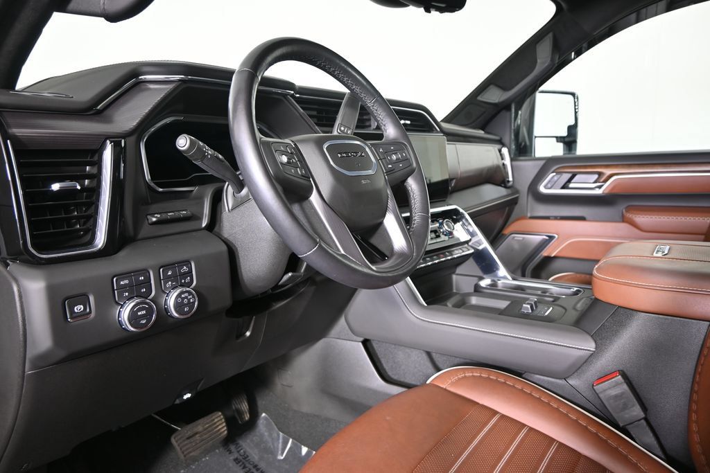 Used 2025 GMC Sierra 3500 Denali Ultimate AWD/4WD image 23