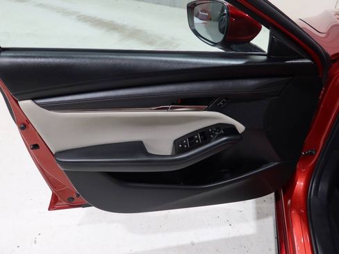 Used 2019 MAZDA MAZDA3 Hatchback FWD image 30