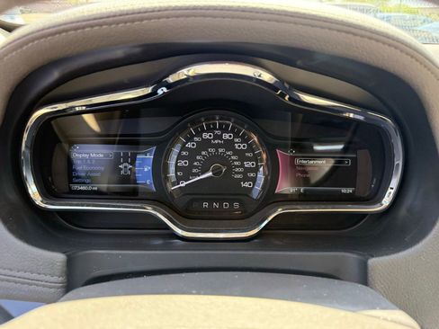 Used 2019 Lincoln MKT AWD image 17