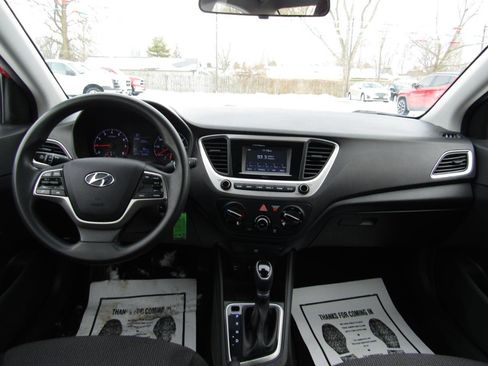 Used 2022 Hyundai Accent SE image 9