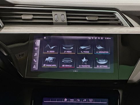 Used 2022 Audi e-tron Premium w/ Convenience Plus Package AWD/4WD image 12