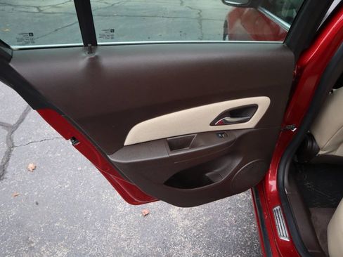 Used 2014 Chevrolet Cruze Diesel w/ Enhanced Safety Package image 16