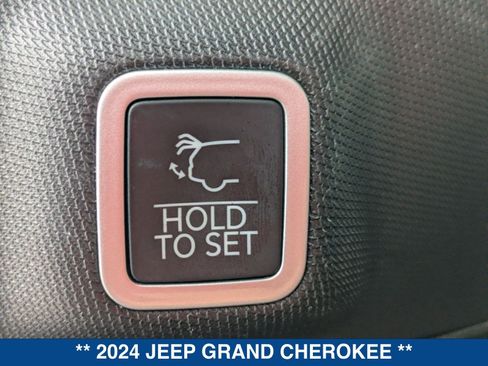 Used 2024 Jeep Grand Cherokee Limited w/ Luxury Tech Group II RWD image 15