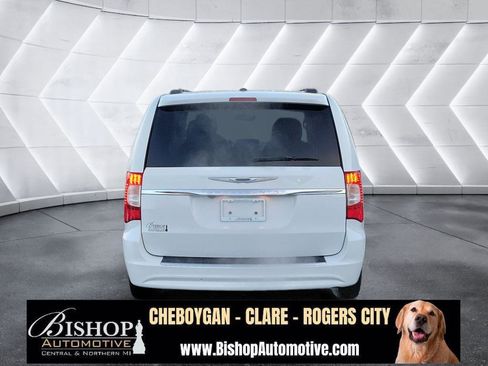 Used 2016 Chrysler Town & Country Touring w/ Driver Convenience Group image 17