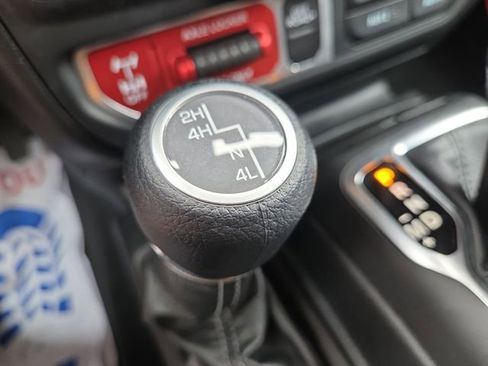 Used 2025 Jeep Wrangler Willys image 22