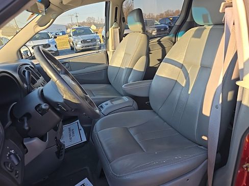 Used 2005 Dodge Grand Caravan SXT w/ Leather Interior Group image 17