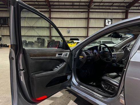 Used 2015 Hyundai Genesis 3.8 w/ Option Group 04 image 12