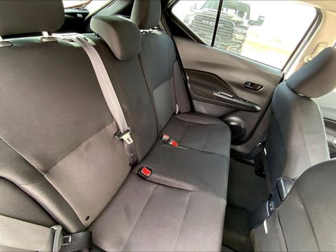 Used 2025 Nissan Kicks Play S image 18