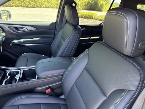 New 2026 Chevrolet Traverse LT w/ Midnight/Sport Edition FWD image 21