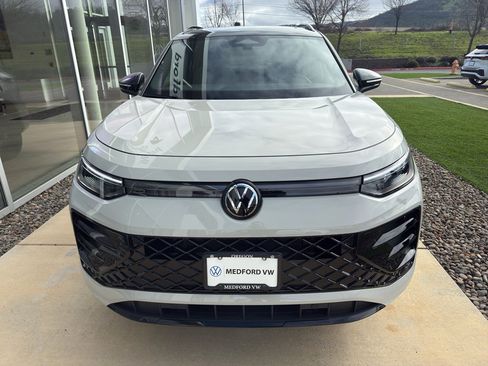 New 2026 Volkswagen Tiguan SE R-Line image 2