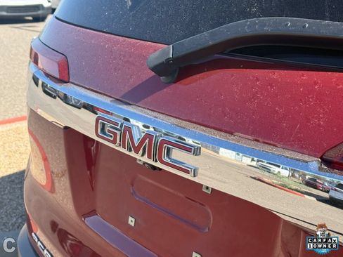 Used 2023 GMC Acadia SLT w/ Technology Package FWD image 11