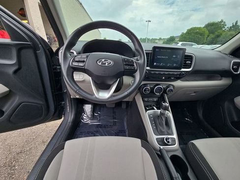 Used 2024 Hyundai Venue SEL image 16