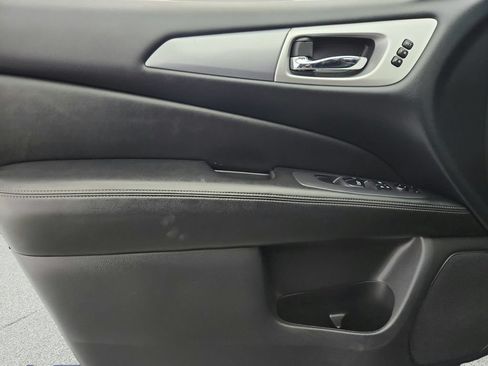 Used 2018 Nissan Pathfinder SL AWD/4WD image 28