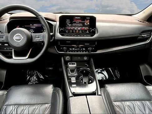 Used 2021 Nissan Rogue Platinum FWD image 9