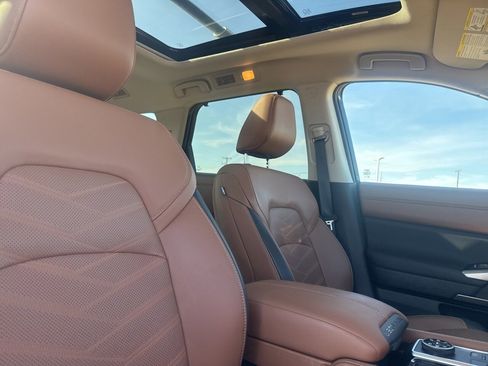 Used 2025 Nissan Pathfinder Platinum image 30