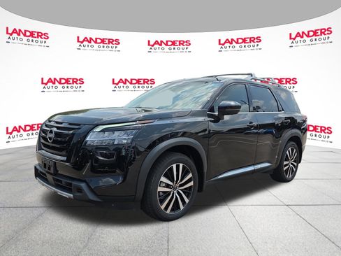 Used 2023 Nissan Pathfinder Platinum w/ Black Appearance Package FWD image 7