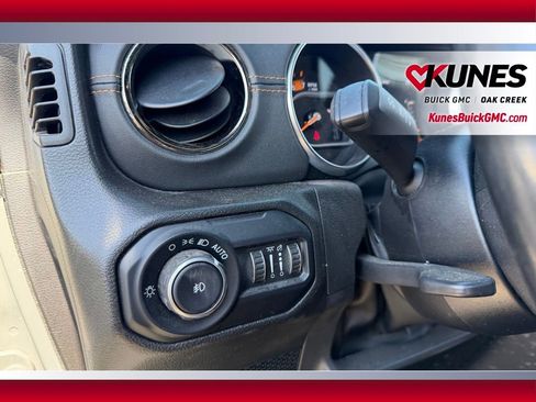 Used 2022 Jeep Wrangler Unlimited Sahara image 8